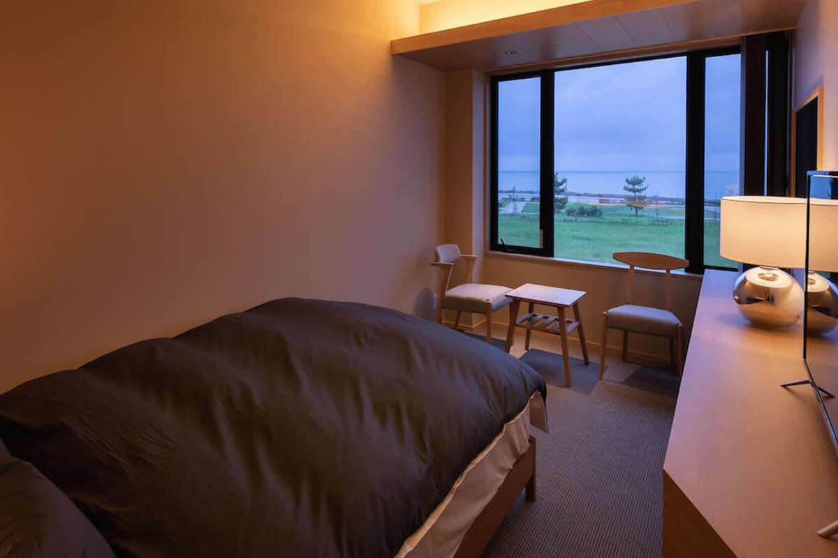 In-room safe, free WiFi