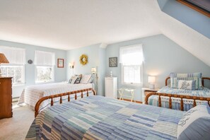 3 bedrooms, iron/ironing board, WiFi, bed sheets