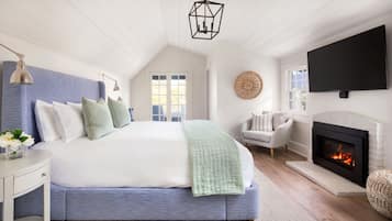 Svit - flera sÀngar - eldstad - utsikt mot bergen (Patio, Upstairs) | 1 sovrum, sÀngtillbehör av högsta kvalitet och bÀddmadrasser