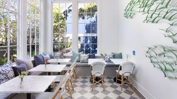 Gratis frukost enligt egen bestÀllning varje dag