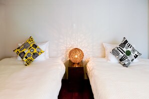 2 bedrooms, desk, iron/ironing board, free WiFi - Antenna Room (Miyakojima)