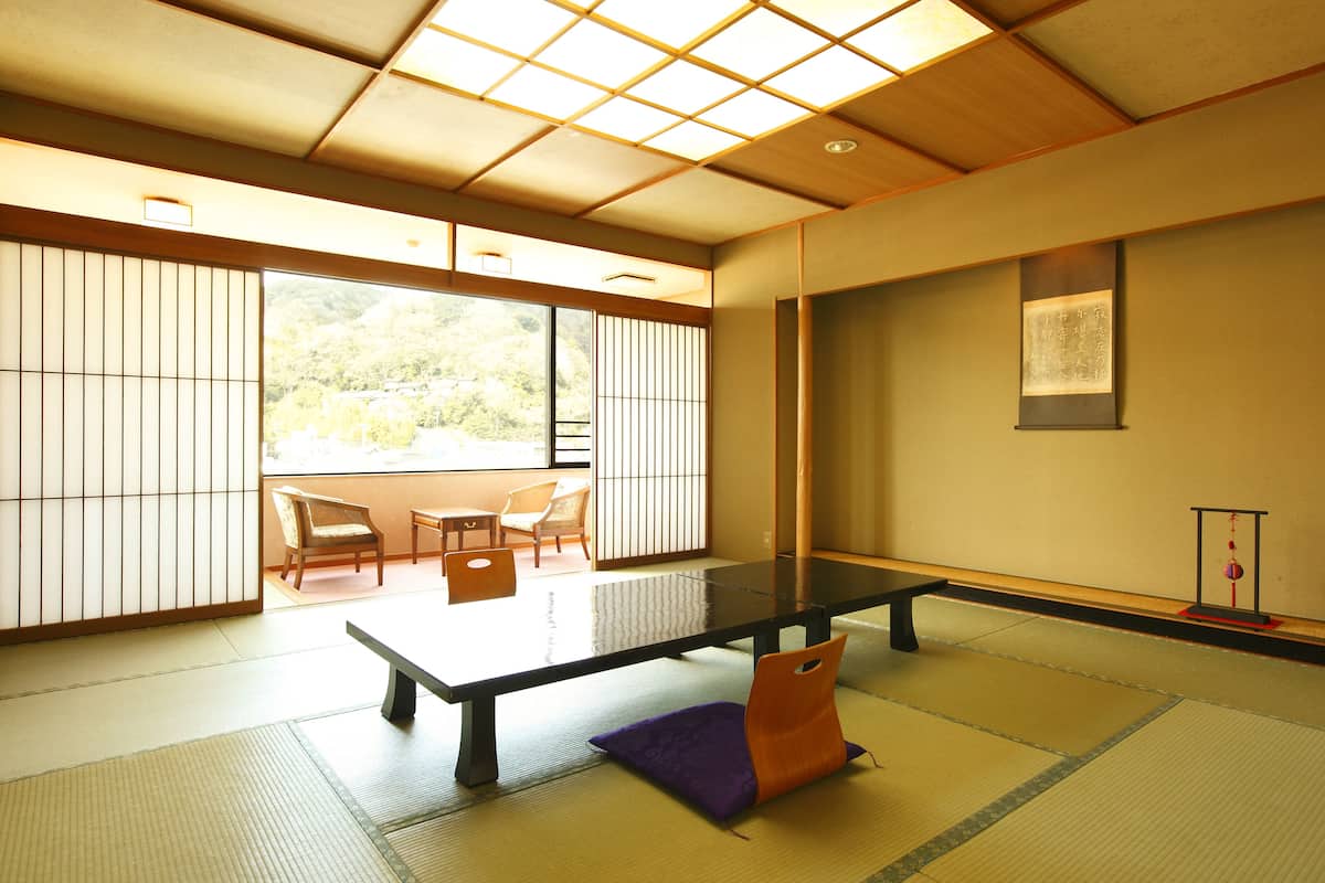 Japanese Style Room with Private Toilet, For 5 People | In-room safe