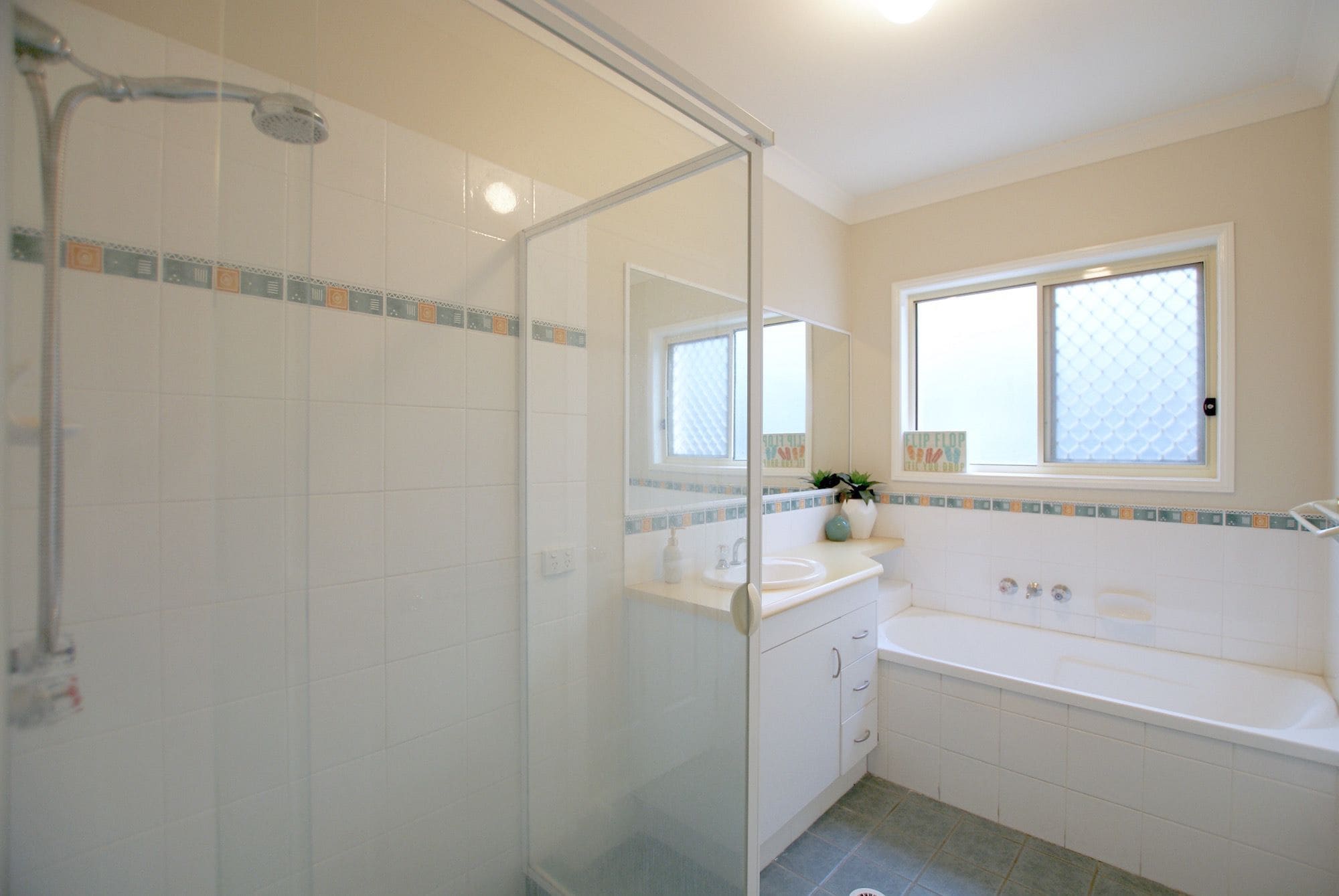 Rumah Keluarga, 5 kamar tidur, pemandangan kebun | Shower kamar mandi