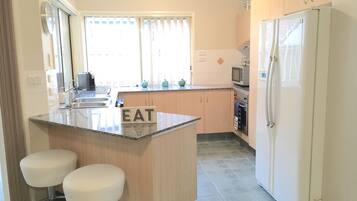 Family House, 5 Bedrooms, Garden View | Private kitchen | Full-sized fridge, oven, stovetop, dishwasher