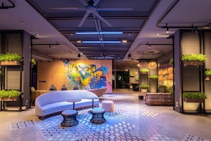 Lobby sitting area - COSI Pattaya Wong Amat Beach (Pattaya)