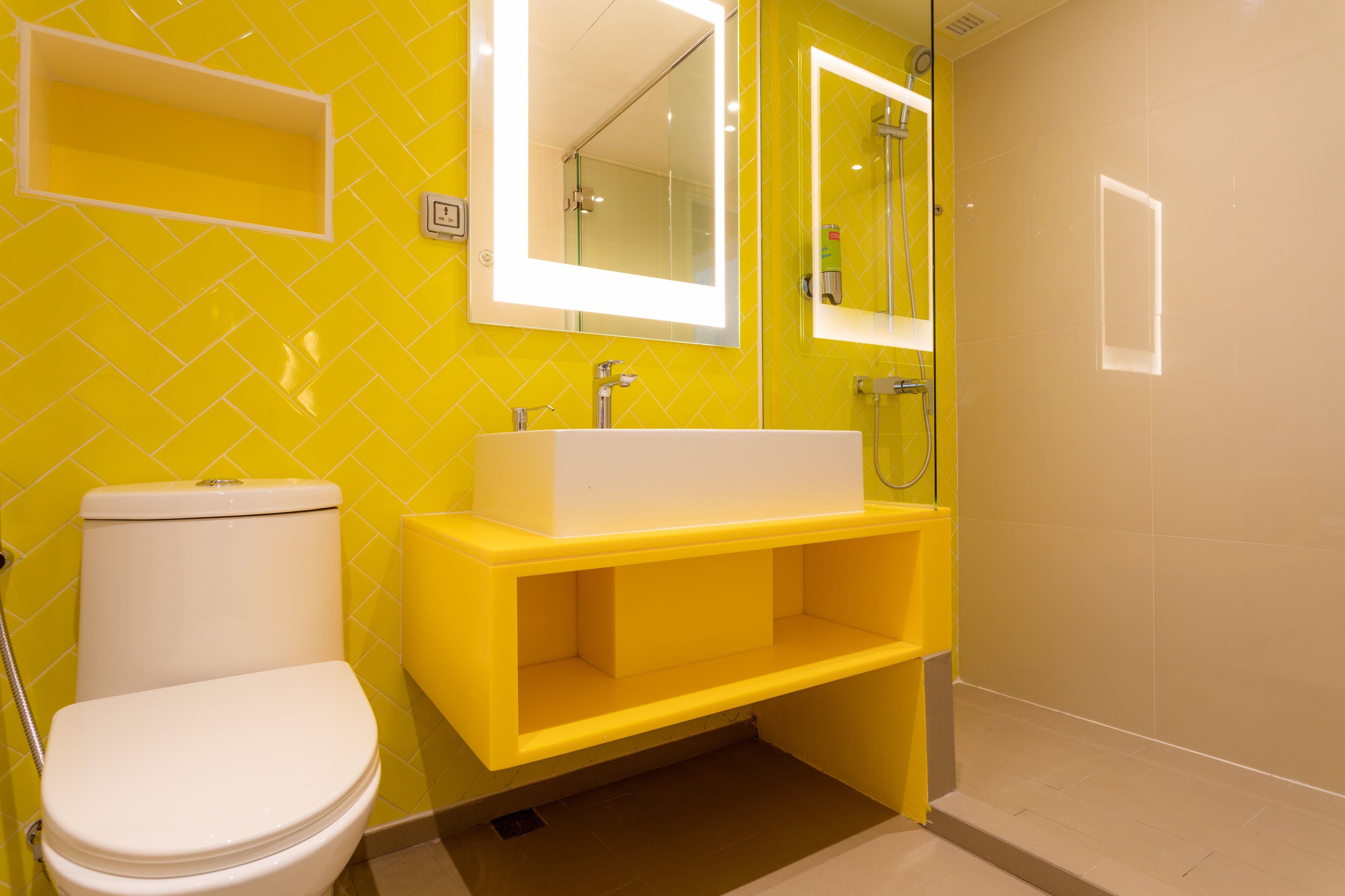 shower, free toiletries, towels