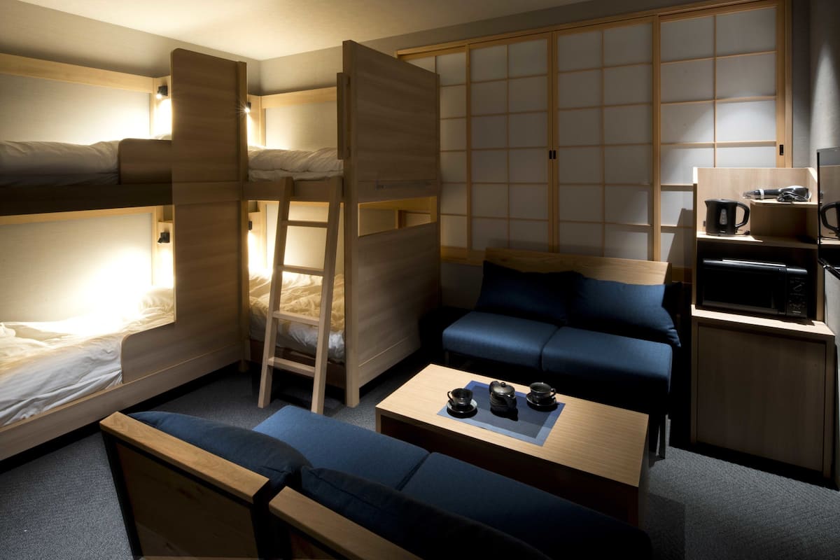 Vierpersoonskamer (102) | 1 slaapkamer, een bureau, gratis wifi, beddengoed