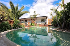Outdoor pool - Como Palm Retreat (Rye)