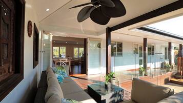 3 Bedroom Tropical Oasis with Private Pool | Balcony