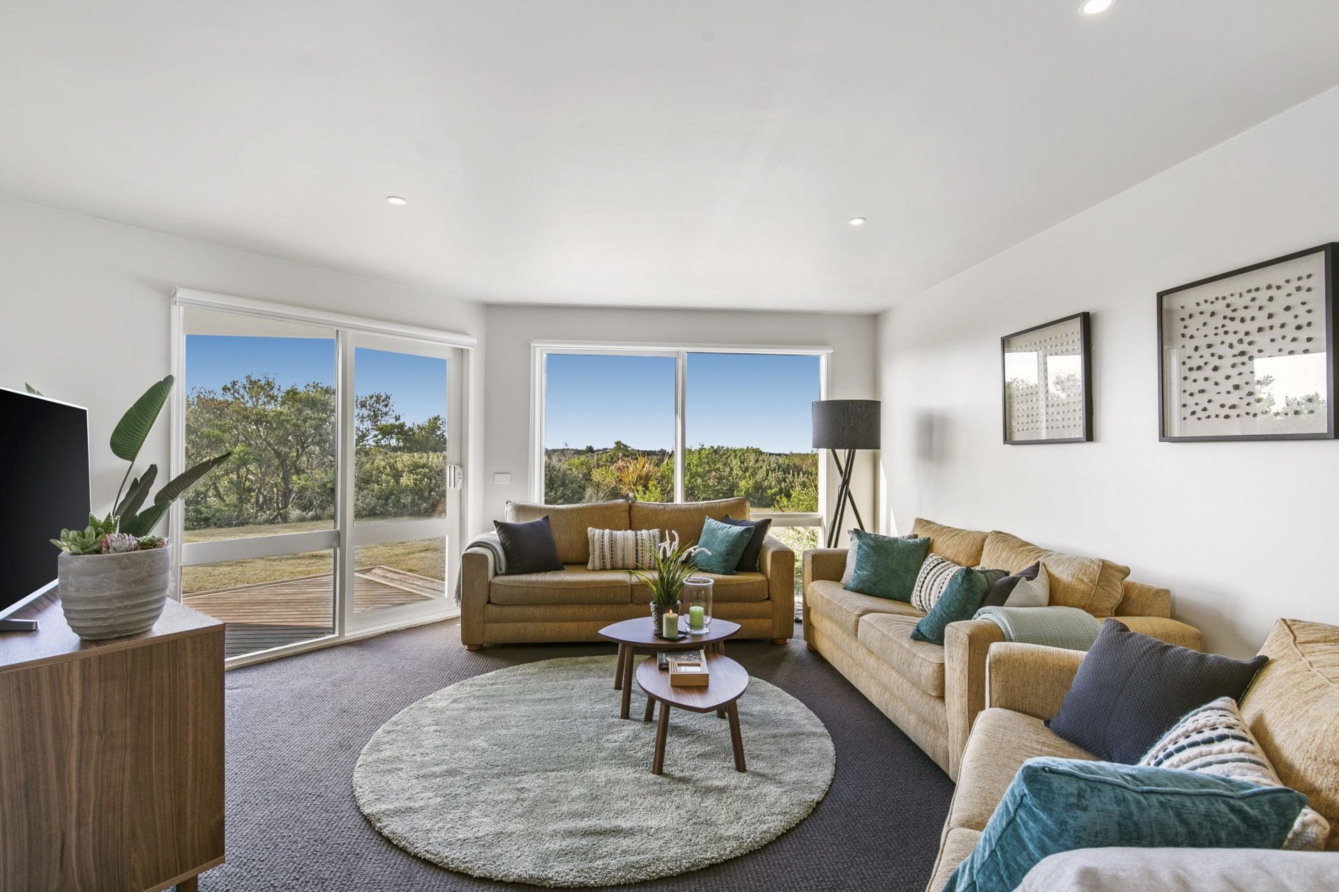 5 Bedroom House with Panoramic Views | Living room | Flat-screen TV, DVD player