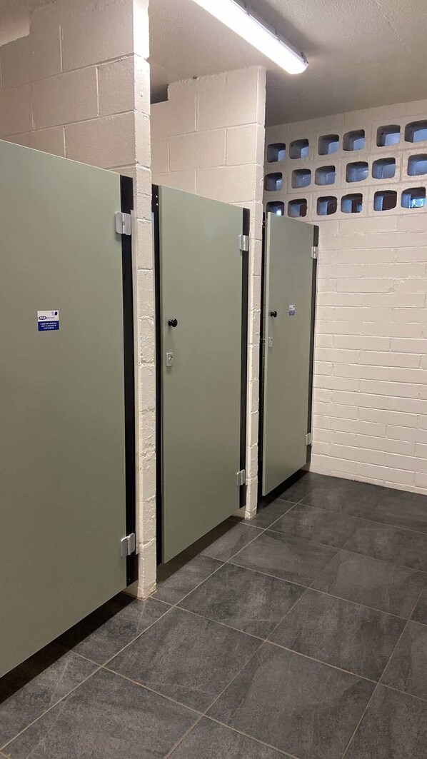 Shared bathroom - Riverview Tourist Village (Katherine South)