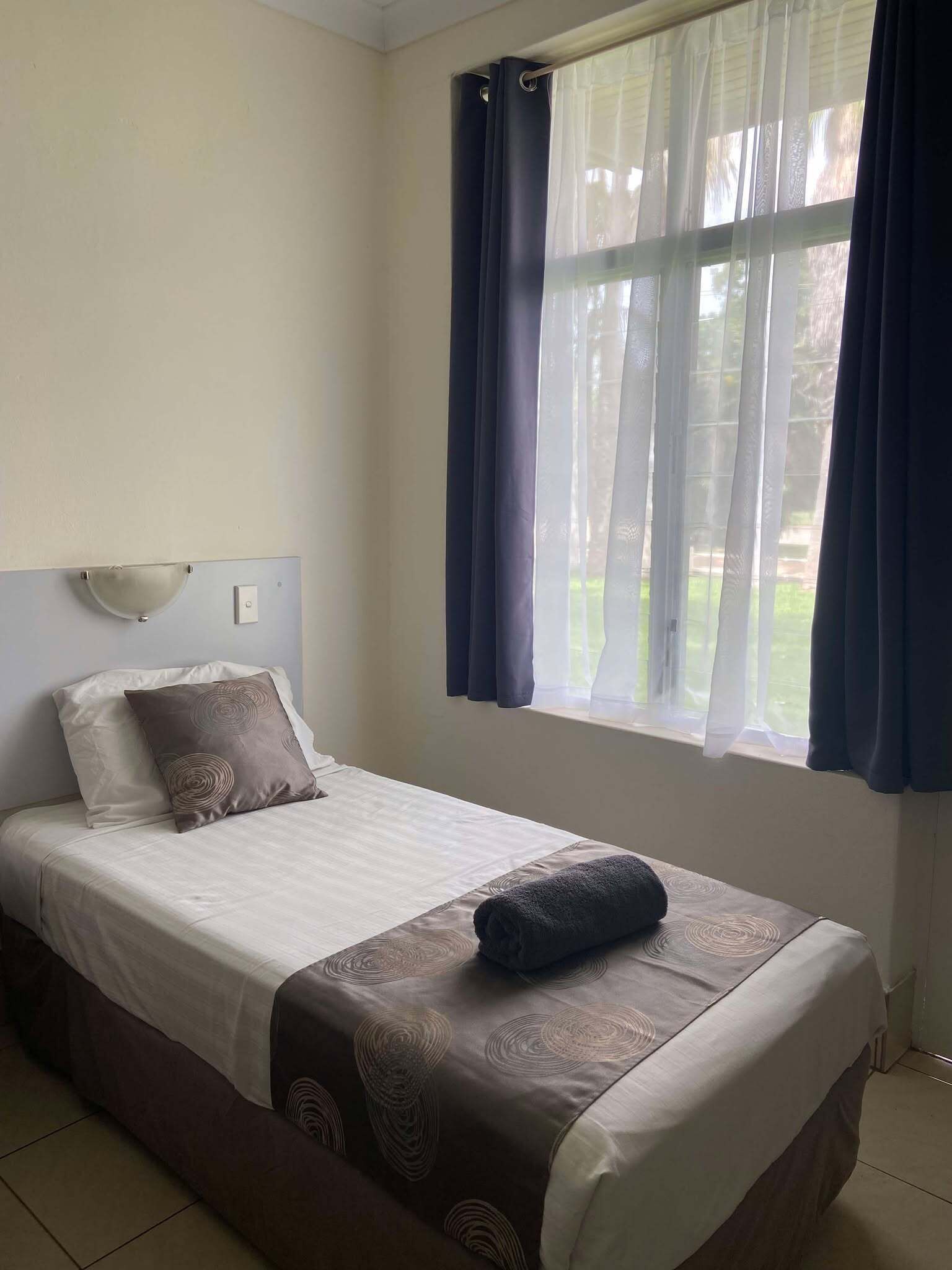 Individually furnished, soundproofing, free WiFi, bed sheets