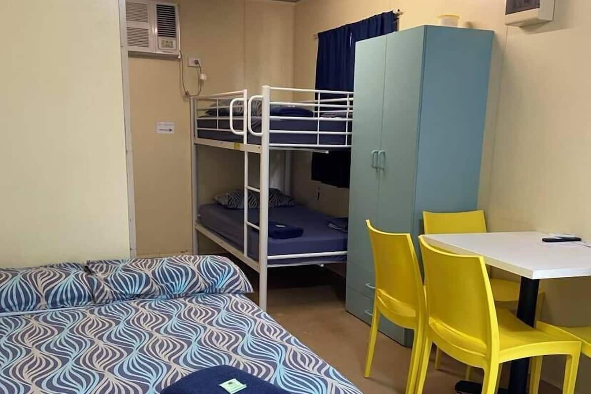 Cabaña económica, varias camas | Sistema de insonorización, wifi gratis, mobiliario individual