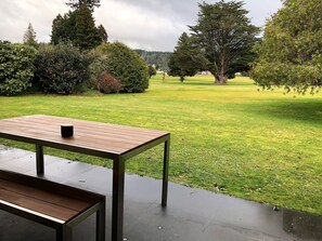 Courtyard - Luxury Golf-Side Lodge K Lodge Rotorua (Rotorua)