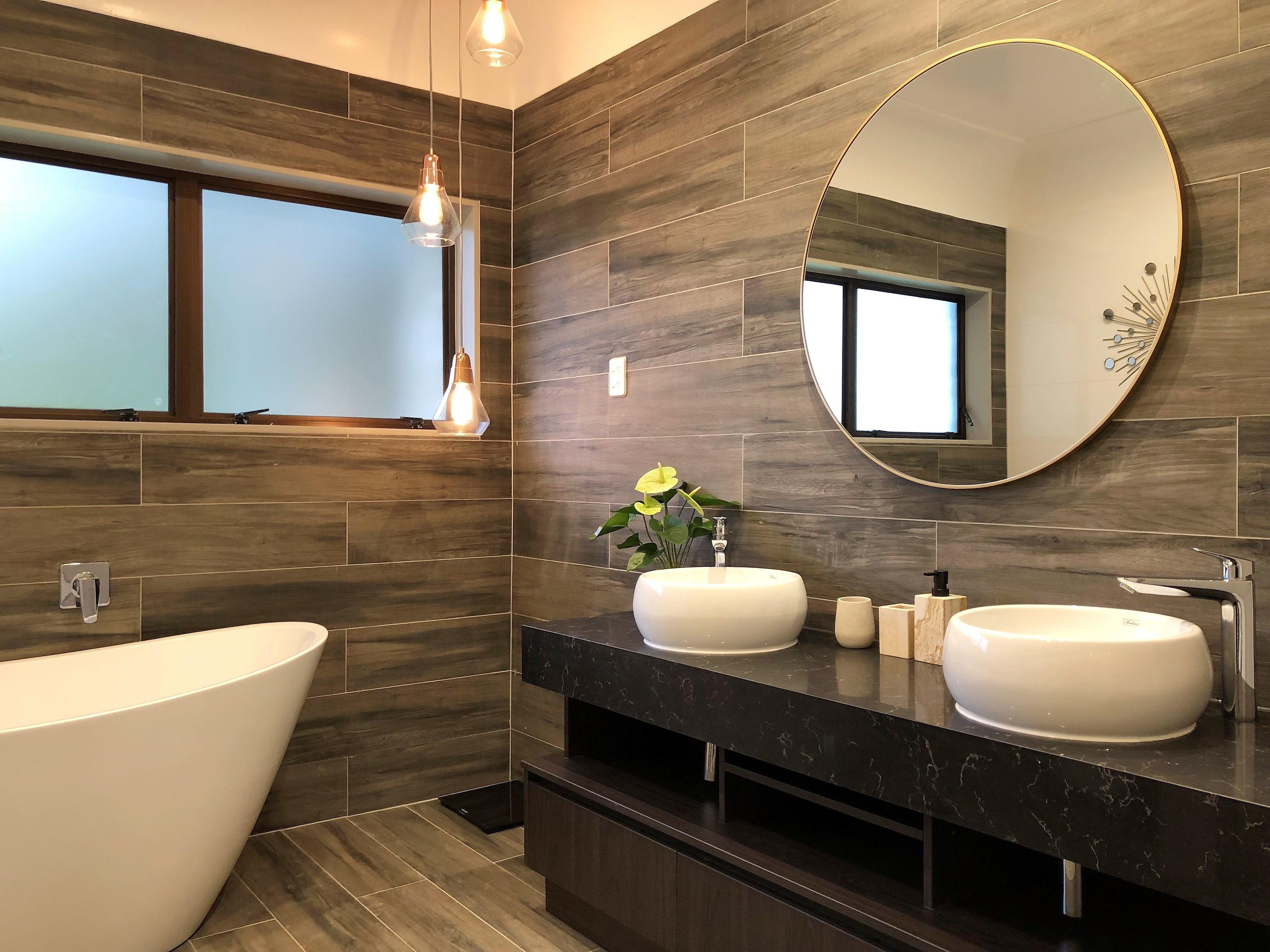 Luxe huis, 5 slaapkamers, uitzicht op golfbaan | Badkamer | Een bad/douchecombinatie, een diep bad, gratis toiletartikelen