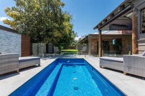 Outdoor pool - Glen Retreat (Rye)