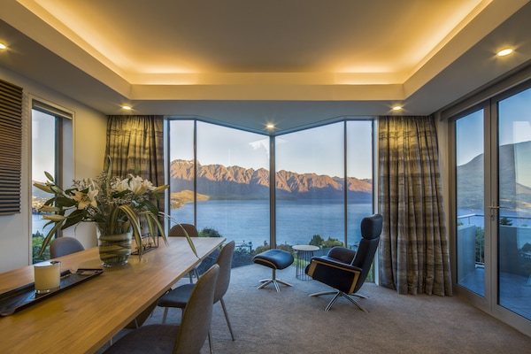 Luxury House, 4 Bedrooms, Lake View | Living area