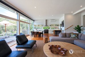 4 Bedroom House with Guesthouse  | Living area - Myers Road Vineyard plus Guesthouse (Merricks North)