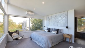 4 Bedroom House with Guesthouse  | 4 bedrooms, iron/ironing board, WiFi (free), individually decorated - Myers Road Vineyard plus Guesthouse (Merricks North)