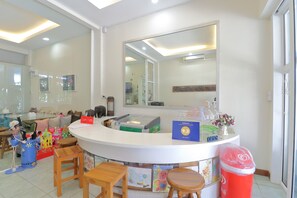 Reception - Saen Sabai Hostel (Bang Phli)