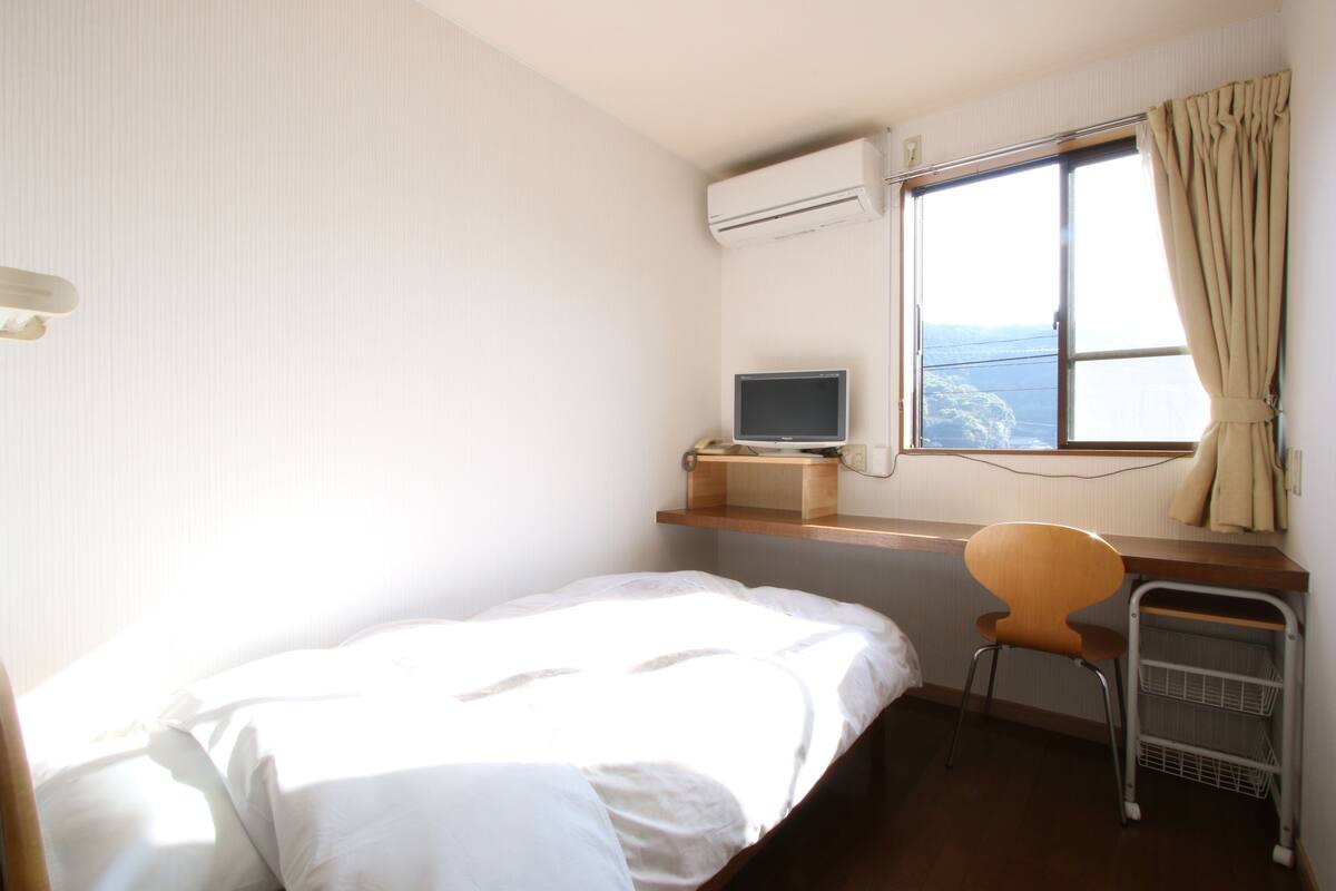 Quarto solteiro | Wi-Fi de cortesia
