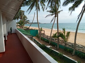Superior Double Room, 1 King Bed, Sea Facing | Beach/ocean view - Hotel New Seaside Inn (Hikkaduwa)