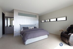 4 Bedroom House with Private Pool