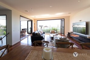 4 Bedroom House with Private Pool | Living area