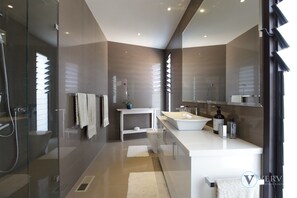 單棟房屋 | 浴室 | 獨立浴缸及淋浴設備、浸缸、雨淋花灑、風筒