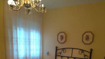 3 chambres, fer et planche Ă repasser, draps fournis