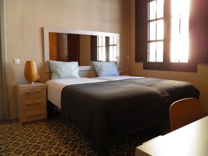 1 chambre, bureau, fer et planche à repasser, Wi-Fi