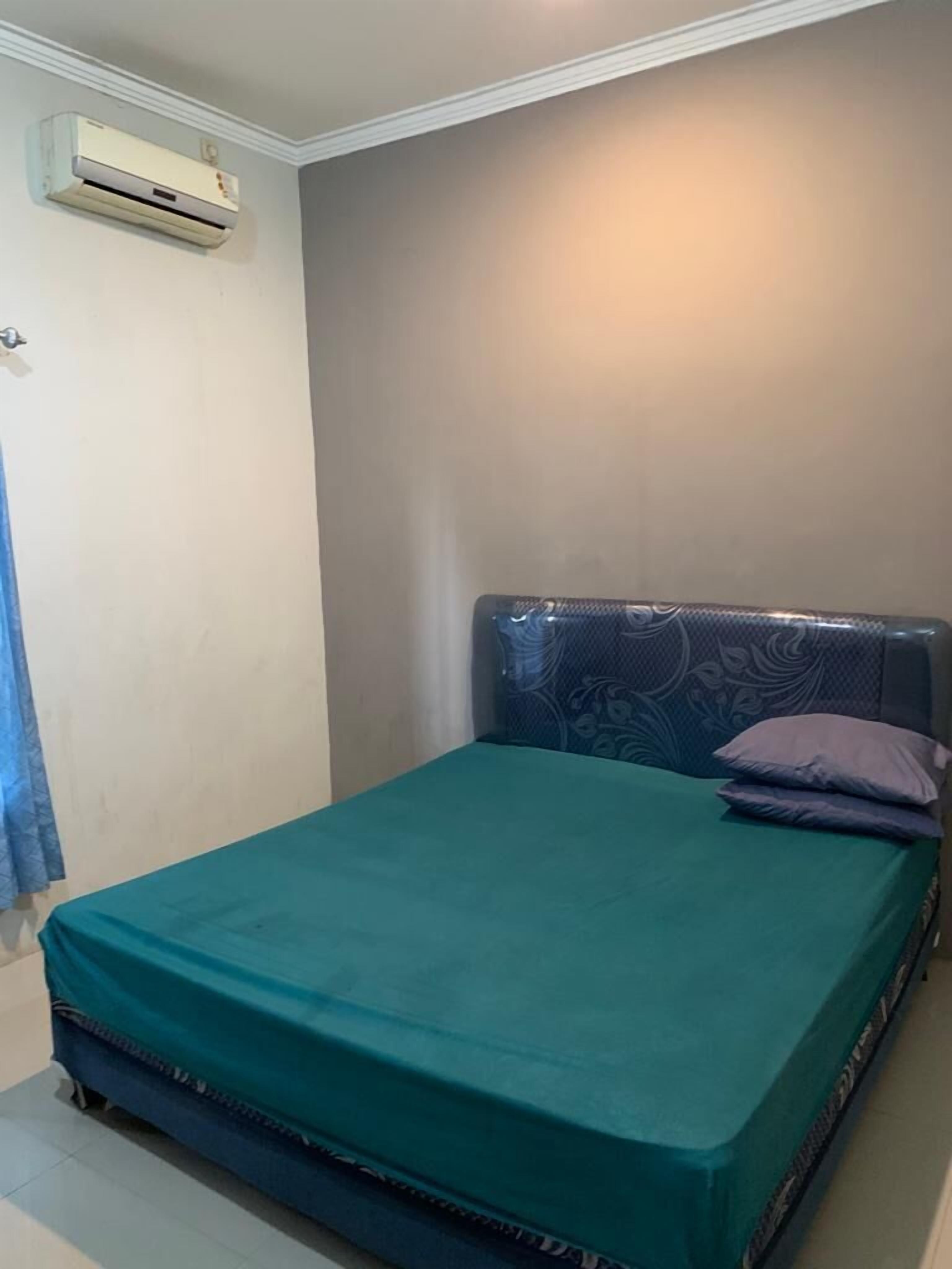 Desk, wheelchair access