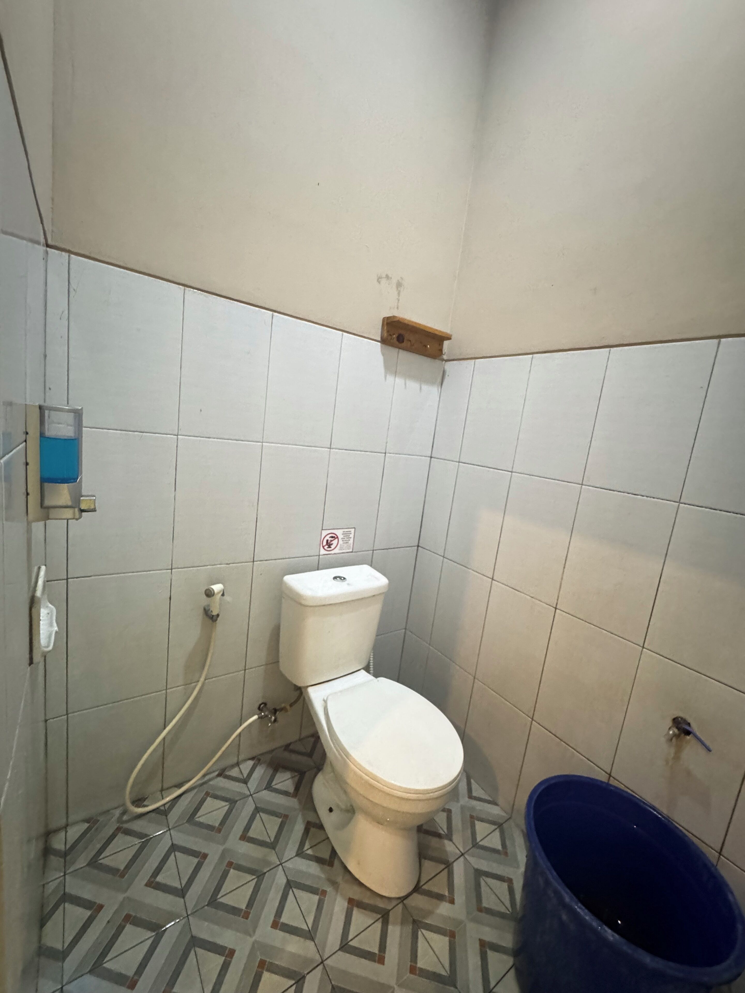 Standard Room, 1 Queen Bed (With AC) | Bathroom | Shower, free toiletries