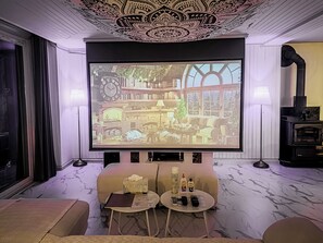 Televisión de pantalla plana y consola de videojuegos 