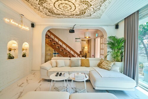 SG Tailored Serviced Home 5min walk from metro