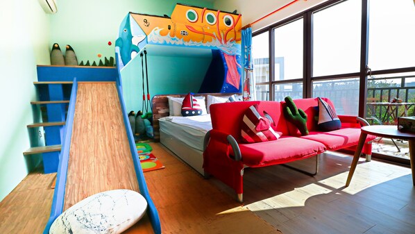 Deluxe Room, 2 Bedrooms, Non Smoking, Courtyard View | Desk, blackout curtains, free WiFi, bed sheets