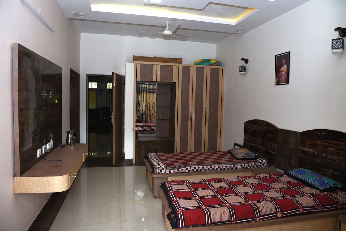 Deluxe Apartment, Multiple Beds, Non Smoking | Rollaway beds