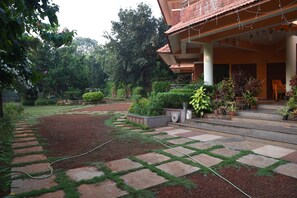 Exterior - Shree Ramkrishna Anandvan (Ratnagiri)
