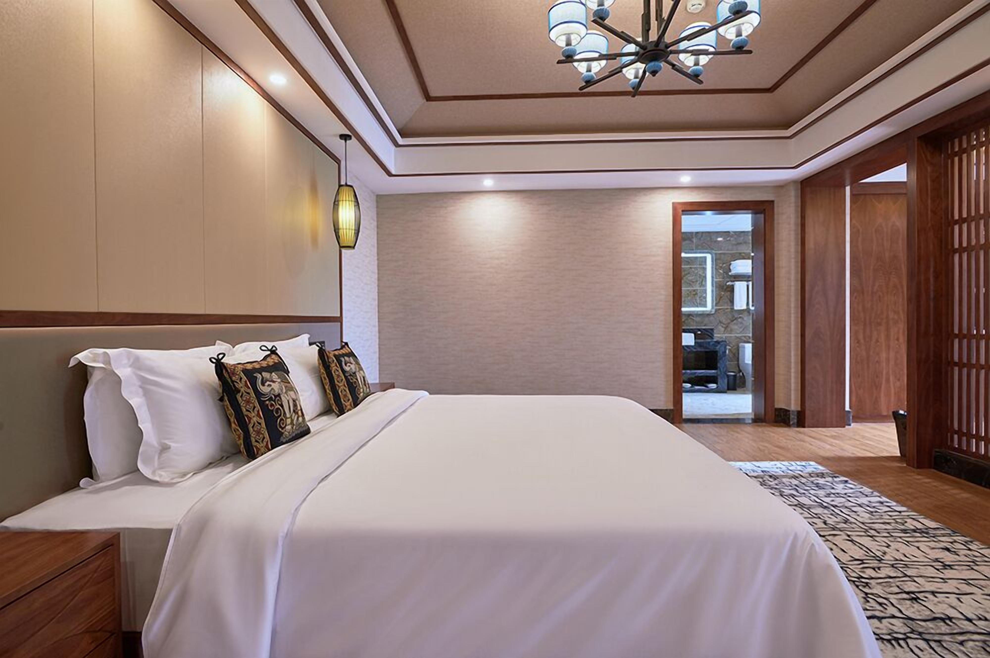 hypo-allergenic bedding, down duvets, memory-foam beds, free minibar