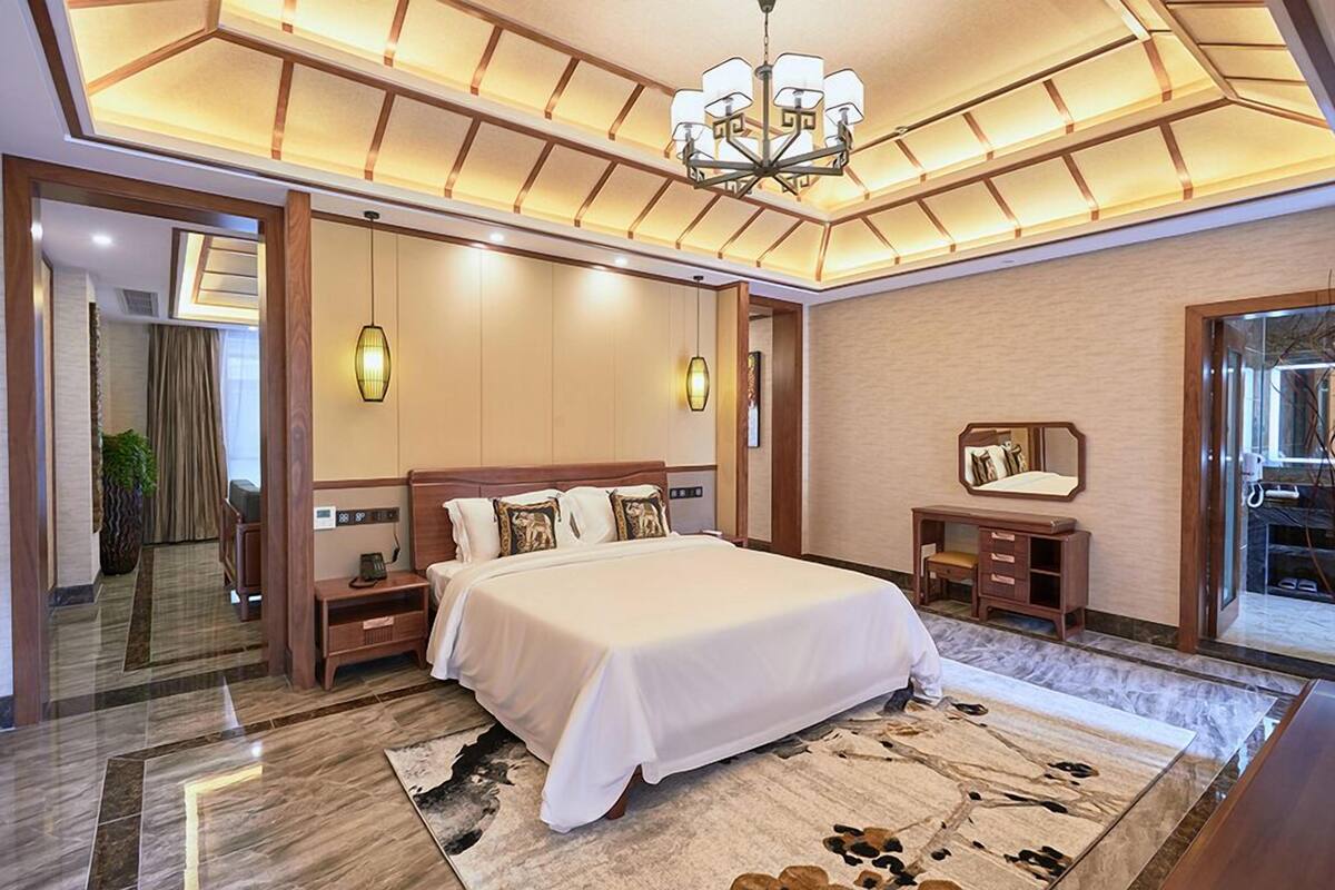 hypo-allergenic bedding, down duvets, memory-foam beds, free minibar