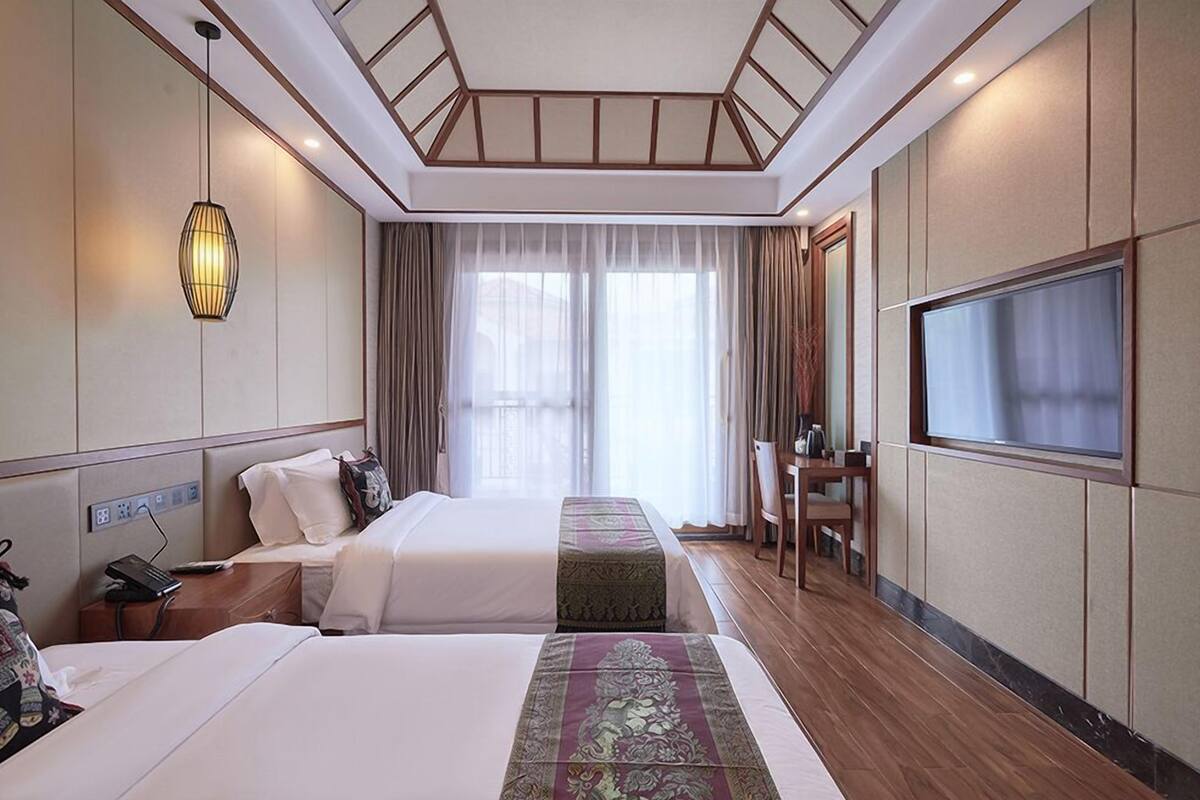 executive twin room | hypo-allergenic bedding, down duvets, memory-foam beds, free minibar