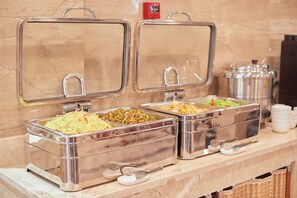 Tägliches einheimisches Frühstück gegen Gebühr