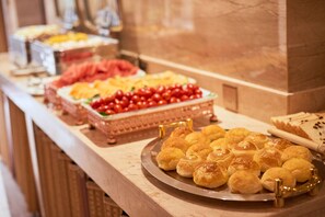 Colazione a pagamento, servita tutte le mattine 