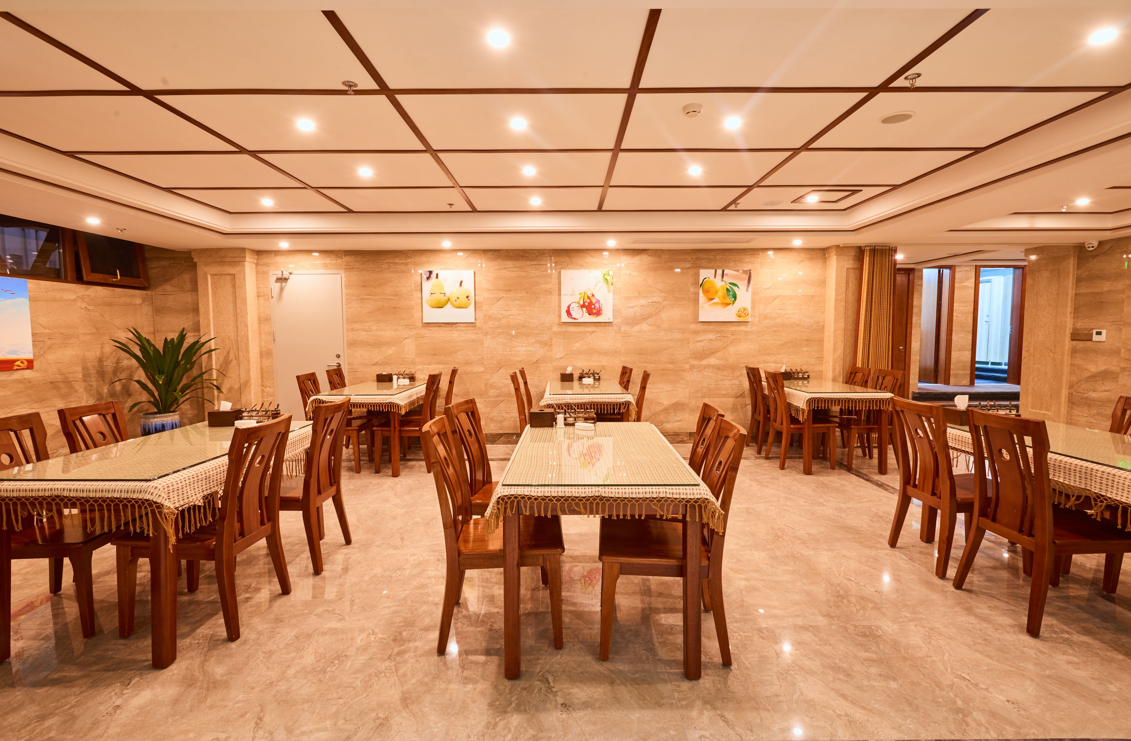 lunch and dinner served, local cuisine