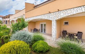 Outdoor dining - Lovely home in Vodnjan (Vodnjan)