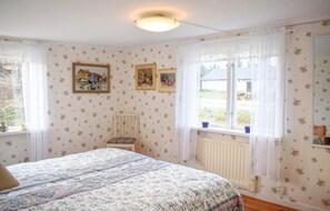 3 Schlafzimmer, Reisekinderbett