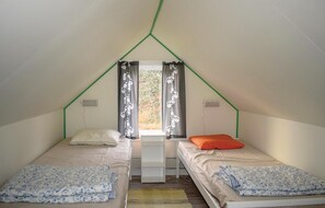 3 Schlafzimmer, Reisekinderbett