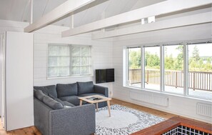Smart-tv, eldstad och dvd-spelare