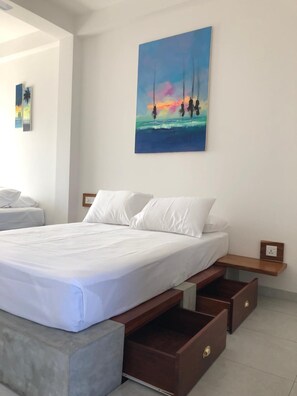 Soundproofing, free WiFi, bed sheets