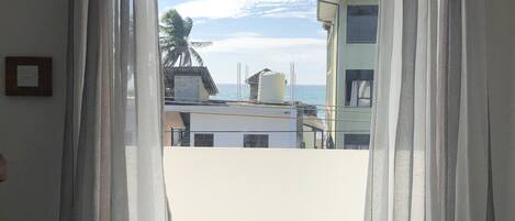 Soundproofing, free WiFi, bed sheets